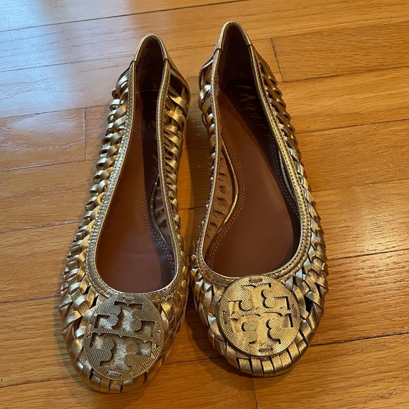Tory Burch Shoes - Tory Burch Huarache logo gold flats size 7.5